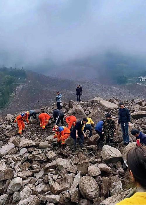 山体滑坡致2人遇难,山体滑坡致6人遇难